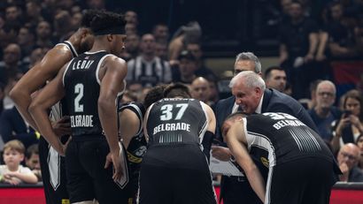Željko Obradović i košarkaši Partizan Mozzart Beta (©Star Sport)