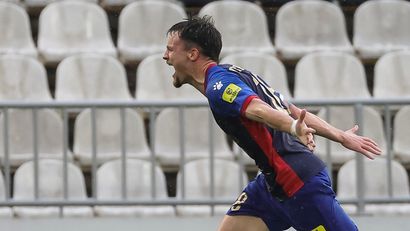 Petrović slavi gol (©Starsport)