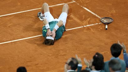 Andrej Rubljov na madridskoj šljaci nakon osvajanja masters titule (Reuters)