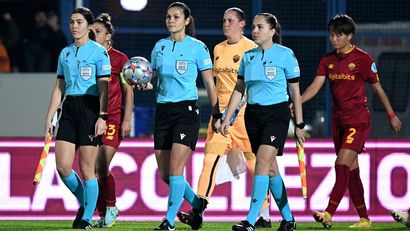 Prvi put u našem fudbalu: Četiri dame sude Zvezda - Čukarički