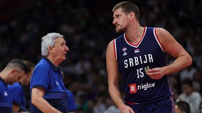 Svetislav Pešić i Nikola Jokić (©Starsport)