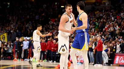 Nikola Jokić i Dario Šarić (AFP)