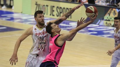 Ognjen Kuzmić i Filip Jović u duelu (©ABA liga)