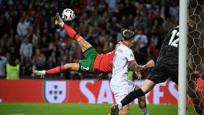 Ronaldo hvata makazice (AFP)