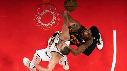 Nikola Jokić i Deandre Hanter (©Guliver Images / AP Photo/John Bazemore)