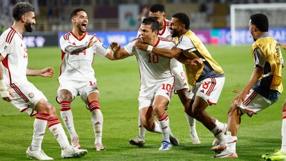 Fabio Lima (UAE) proslavlja gol sa saigračima