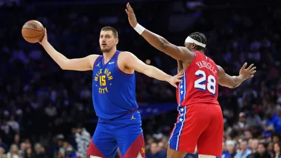 Nikola Jokić i Geršon Jabusele (©Guliver/AP Photo/Matt Slocum)