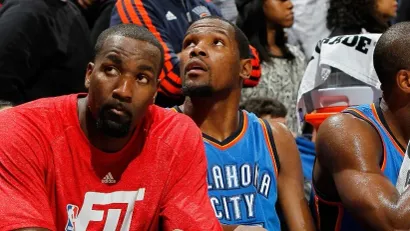 Kendrik Perkins i Kevin Durant (AFP)