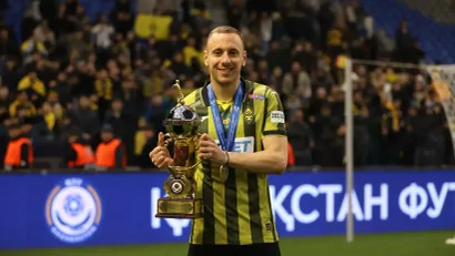 Jug Stanojev sa trofejem (©FK Kairat)