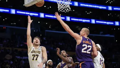 Luka Dončić protiv Finiksa (©AFP)