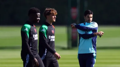 Bukajo Saka, Maks Doumen i Mikel Arteta (Reuters)