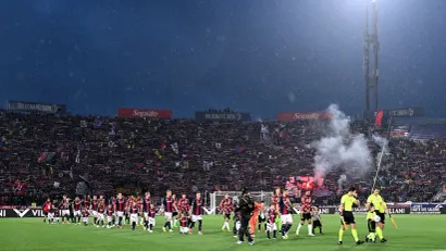 Pre početka utakmice Bolonja – Juventus u maju prošle godine (Reuters)