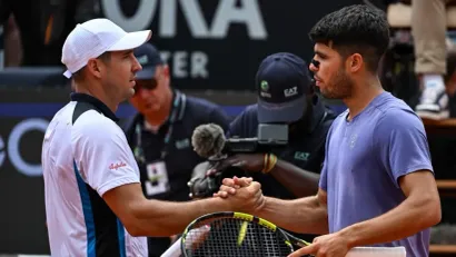 Dušan Lajović i Karlos Alkaras (©AFP)