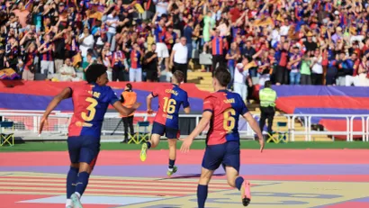 Slavlje fudbalera Barselone, iako je Ferminu Lopesu poništen gol minut kasnije (Reuters)