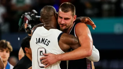 Nikola Jokić i Lebron Džejms (©Guliver/HMB Media/Steffie Wunderl)