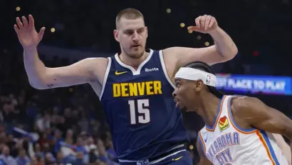 Nikola Jokić i Šej Gildžes Aleksander (Foto: AFP)