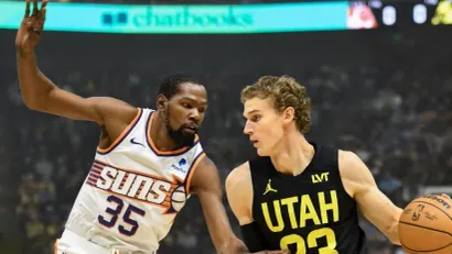 Kevin Durant i Lauri Markanen (AFP)