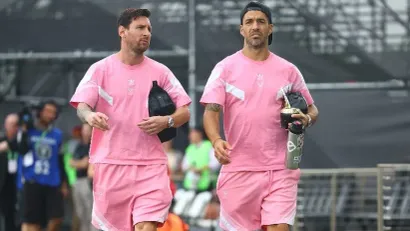 Lionel Mesi i Luis Suarez (©AFP)