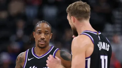 Demar Derozan i Domantas Sabonis (©AFP)
