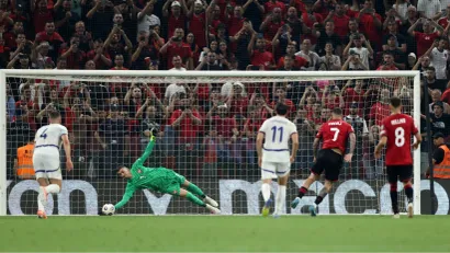 Đorđe Petrović brani penal (Reuters)