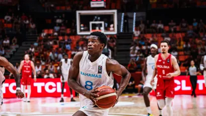 Vi Džej Edžkomb (FIBA)