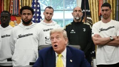 Igrači Juventusa sa Trampom (©AFP)