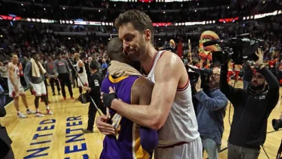 Kobi Brajant i Pau Gasol (AFP)