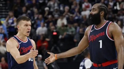 Bogdan Bogdanović i Džejms Harden (AFP)