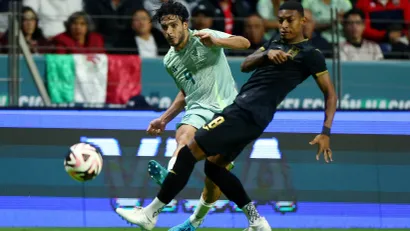 Raul Himenez (Meksiko) i Džozef Rosales (Honduras).jpg
