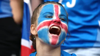 Navijačica na Islandu (©Reuters)