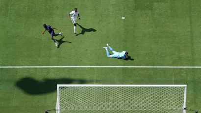 Trenutak kada Dembele postiže gol (©Reuters)
