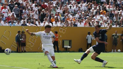Trenutak kada Ruiz postiže treći gol (©Reuters)
