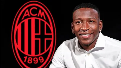 Pervis Estupinjan (©ACMilan)