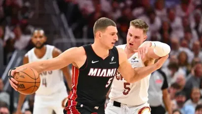 Sem Meril i Nikola Jović (AFP)