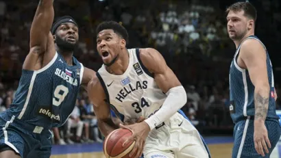 Džoš Nivo, Janis Adetokunbo i Luka Dončić (©AFP)
