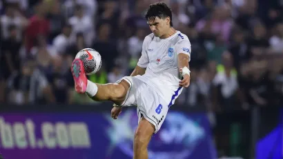 ©Starsport