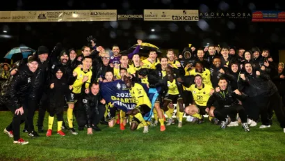 Ekipa Hajdelberga proslavlja veliku pobedu (©Heidelberg United FC)
