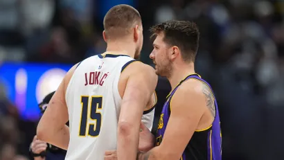 Jokić i Dončić (©Guliver Images / AP Photo/David Zalubowski)