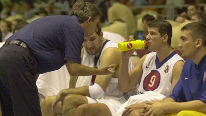 Svetislav Pešić i Vlado Šćepanović na Evrobasketu 2001. godine (© MN Press)