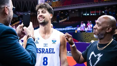Deni Avdija i Čonsi Bilaps (Foto: FIBA)