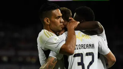 Radamel Falkao sa fudbalerima Miljonariosa (©AFP)