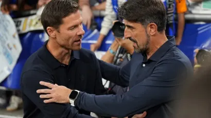 Ćabi Alonso i Veljko Paunović (©AFP)