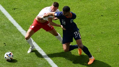 Pžemislav Frankovski (Poljska) i Kodi Gakpo (Holandija)