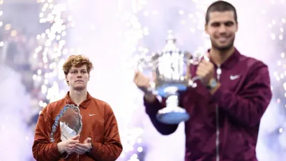 Janik Siner i Karlos Alkaras (©AFP)