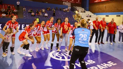Ana Kačarević je podigla pehar Kupa Srbije za rukometašice (©RSS)