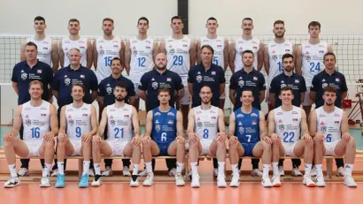 George Krecu i odbojkaši Srbije (©ossrb.org)