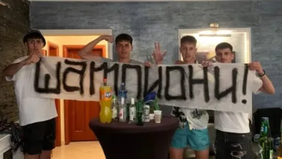 Mihajlo Isailović, prvi zdesna/©Instagram