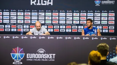 Spanulis i Janis (©FIBA Basketball)