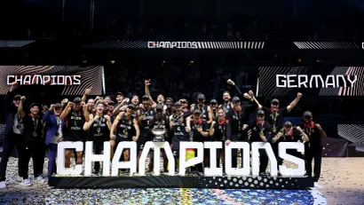 Košarkaši Nemačke sa peharom (©Star Sport)