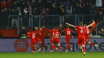 Navijači Tventea (©Reuters)